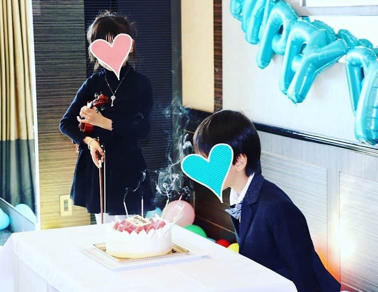 神田うのさんのインスタグラム写真 - (神田うのInstagram)「娘のお友達こうた君💕7歳のお誕生日おめでとう🎂🎉 千晶ちゃん💕ママ歴7年お疲れ様です❣️ 妊婦時代も同じで私達も子供達も同じ歳💖 こうた君のグランマ💕とは私が19歳の頃からのお付き合いなのでかれこれ24年❗️ 長〜くお付き合いしている大切なファミリーです💖 1歳の時からお祝いし合ってきてもう7回目‼️ 子供の成長を一緒に喜び合える関係に感謝しています🥰 #お誕生日会#birthdayparty#お誕生日おめでとう#お誕生日おめでとうございます#おめでとう #おめでとうございます #congratulations #happybirthday#7歳#7yearsold#birthday#party#お誕生日#パーティー #娘のお友達#ママ友#働くママ同士#働くママ#子供の成長#お祝い#神田うの#unokanda#chieimai#チエイマイ」1月14日 12時27分 - unokandaofficial