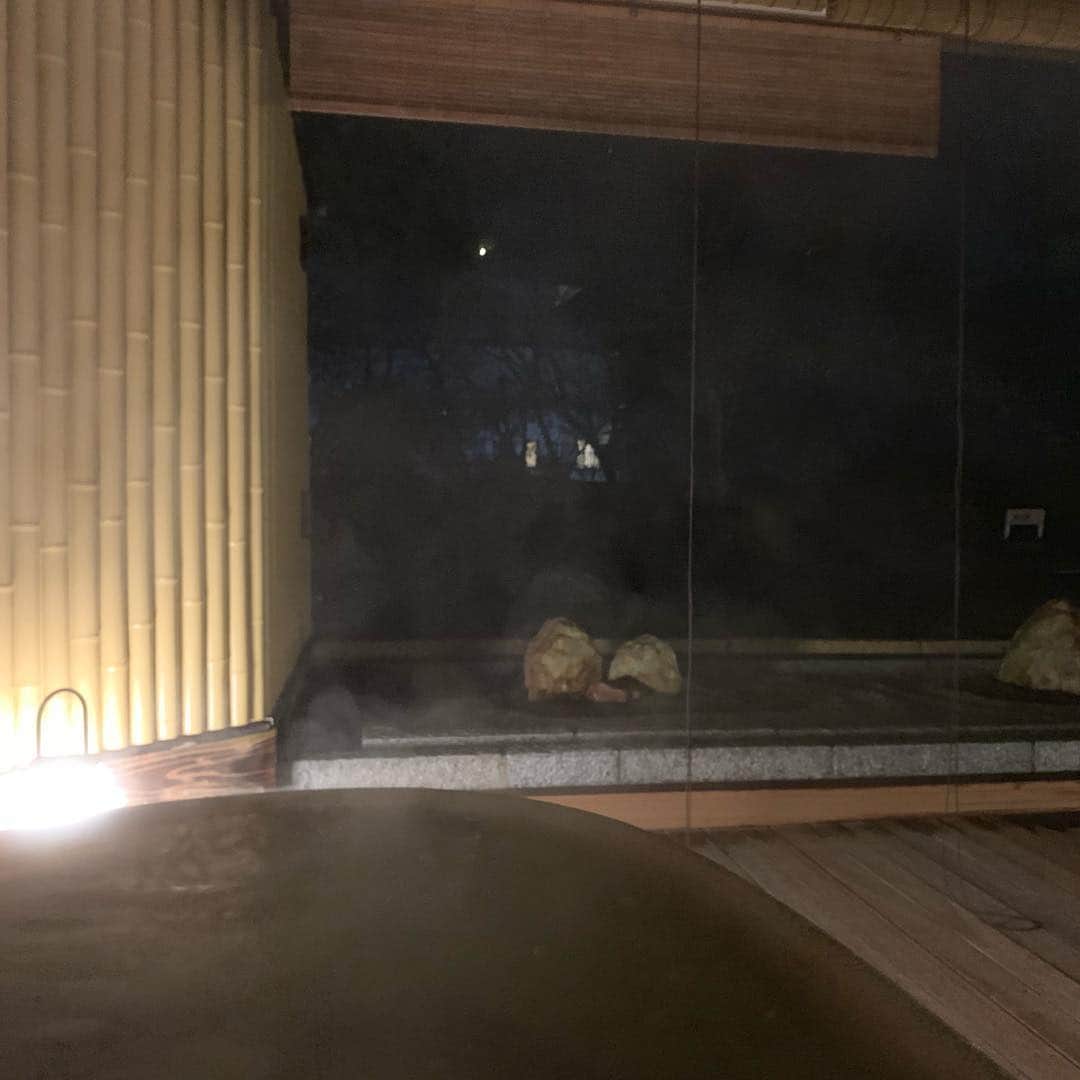 今野ゆいさんのインスタグラム写真 - (今野ゆいInstagram)「今年初の温泉旅行♨️ 今回は箱根湯本にある、ホテル南風荘にお泊り。お料理も美味しいし、お部屋も綺麗で温泉も良かった〜。オイルマッサージも上手で、またしてほしい★ココおススメ✨ 今度は草津温泉へ行きたいw #箱根湯本 #ホテル南風荘」1月14日 14時22分 - yui_85_