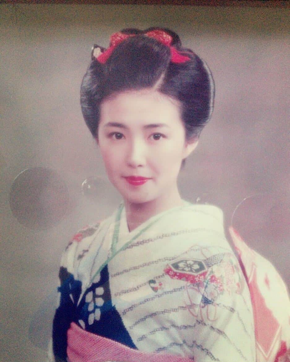 のインスタグラム：「アレから40年〜💋 新成人の皆様おめでとうございます‼️ #成人式 #新成人 #おめでとうございます #私も #40年前 #萬田久子」