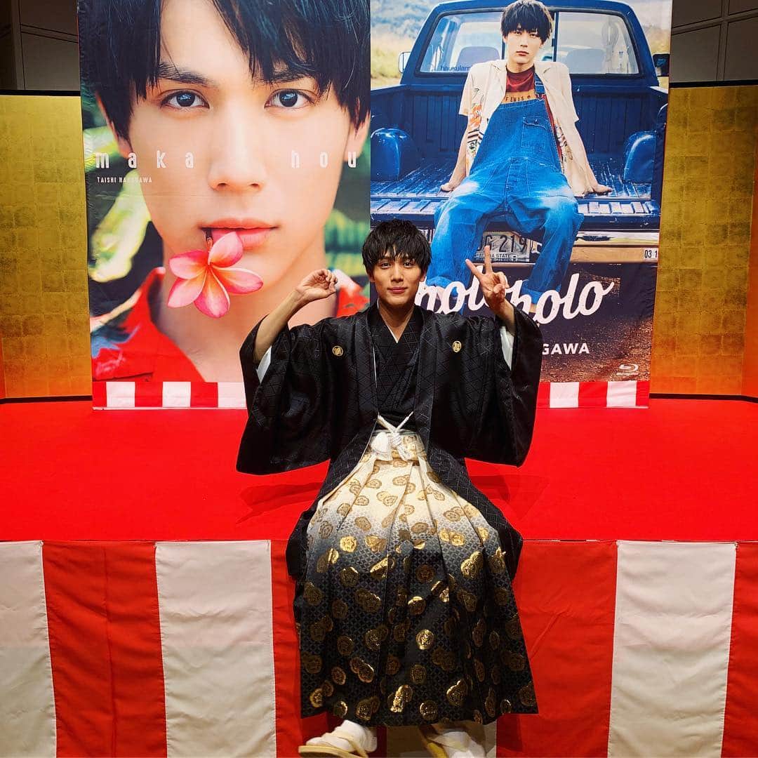 中川大志さんのインスタグラム写真 - (中川大志Instagram)「今日からインスタ始める事になりました。中川大志です。 よろしくお願いします。  今日は、写真集、Blu-rayイベント トークショー最高に楽しかったです。 これから、握手会( ´∀｀) #はたちの大志 #makahou #holoholo」1月14日 15時57分 - taishi_nakagawa_official