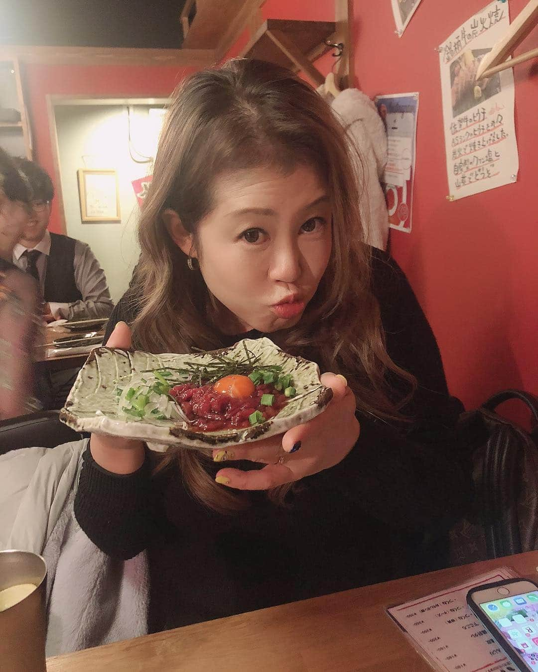 内山久美さんのインスタグラム写真 - (内山久美Instagram)「大阪１食目🍽 ・ #梅田グルメ #馬肉寿司 #梅田焼き鳥 #オキタヤ」1月14日 18時10分 - kumi.0402