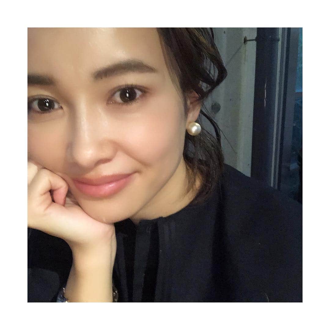 IIDA YURIさんのインスタグラム写真 - (IIDA YURIInstagram)「こないだのストーリーでたくさんDM頂いたのでPostしておきます。 . 私は月1ペースでエステの他に美容皮膚科にも通っています。 . 肌荒れするたびに @dr.kaorikawasaki 先生にお願いしています。 施術もだけど先生との相性も大切。 .  今回は、プラズマという施術をお願いしました。  プラズマで肌の弾力やハリを向上させ、ビタミンCを超音波で肌の奥までいれていく。っていう施術。  だから一回でも充分効果がでます。 シミ、赤いニキビ跡などすごい薄くなりました。  でも4.5回はした方がいいみたいなのでまた来月もお願いする予定です。  気になられている方がいらっしゃいましたらぜひ行ってみてください。 . かおり先生ほんっとおすすめです♥️ . #美容皮膚科#美容#皮膚科#プラズマ#高濃度ビタミンc#シミ#ニキビ跡#ニキビ#kaorikawasaki#阪神西宮#西宮#かわさきかおりクリニック#エビスタ西宮」1月14日 18時47分 - yurima_ma