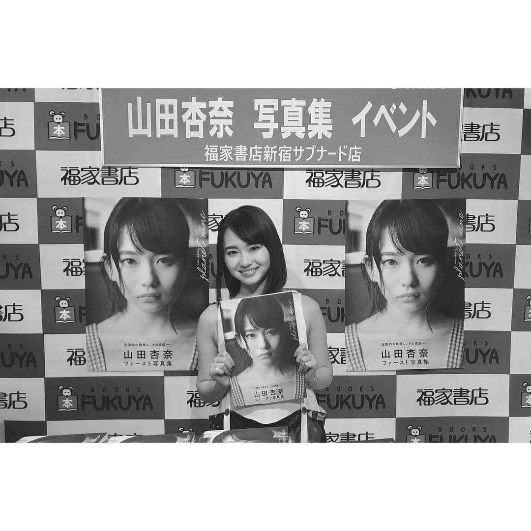 山田杏奈さんのインスタグラム写真 - (山田杏奈Instagram)「新成人の皆様おめでとうございます！ そして今日は写真集の発売イベントでした。寒い中来てくださった方、来れなかった方も、ありがとうございます🙏 皆さんとお話しできてとても刺激を受けました、楽しかったです☺️ お手紙もプレゼントも沢山ありがとうございます。大切にします！」1月14日 19時23分 - anna_yamada_