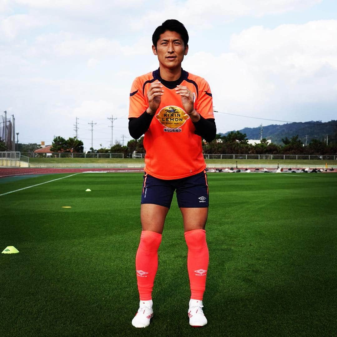 FC東京オフィシャルグッズさんのインスタグラム写真 - (FC東京オフィシャルグッズInstagram)「📸 🔵キャンプ企画🔴 本日から、#沖縄国頭キャンプ がスタート❗️🙌 今回のキャンプでは、選手撮影の #bestphoto だけでなく、広報が撮影したその日の #bestphoto も投稿していきます✨ 初日はトレーニング中に見つけた #丹羽体操 の様子です❗️ #丹羽大輝 選手に話を聞いたところ、詳細は企業秘密、動画撮影はNGとのことでした🤣 @fctokyoofficial  #丹羽大輝 #沖縄 #国頭村  #キャンプ  #FC東京  #fctokyo  #tokyo  #サッカー #Jリーグ #okinawa  #camp  #bestphoto」1月14日 20時22分 - fctokyoofficial