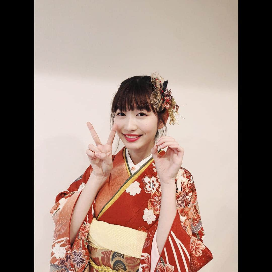 岡本夏美さんのインスタグラム写真 - (岡本夏美Instagram)「皆様のお陰ですくすくと。 祝成人。 岡本、走り続けますので ぜひ並走願う！  20歳！万歳！」1月14日 20時53分 - okamoto_natsumi