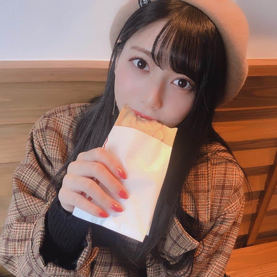 山口はのんのインスタグラム：「たい焼き食べた。」