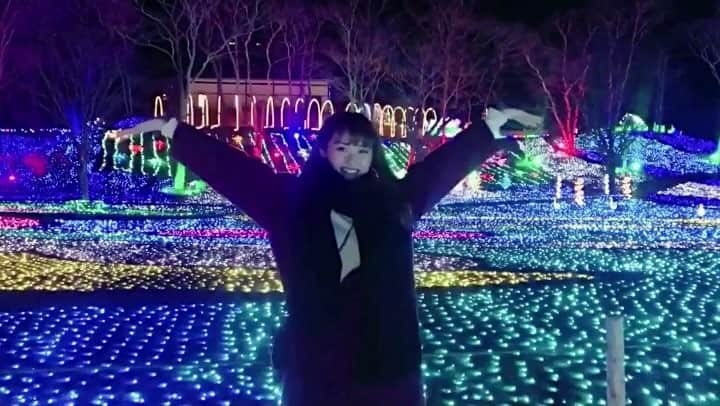 藤綾乃のインスタグラム：「ㅤㅤㅤㅤㅤㅤㅤㅤㅤㅤㅤㅤㅤ ㅤㅤㅤㅤㅤㅤㅤㅤㅤㅤㅤㅤㅤ 今年もやってきましたドイツ村💜 最高に綺麗だった(*´Д｀*)✨ ㅤㅤㅤㅤㅤㅤㅤㅤㅤㅤㅤㅤㅤ それと、休日だったのに空いててびっくり！ 貸切みたいで嬉しくて走っといた笑 ㅤㅤㅤㅤㅤㅤㅤㅤㅤㅤㅤㅤㅤ #neon#light#japan#love #イルミネーション#東京ドイツ村 #日本#千葉#最高#ネオン#イルミ #ひょっこりはん#走り方の癖#🏃‍♂️」