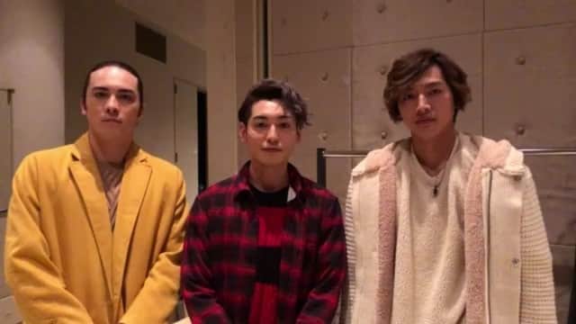冨森ジャスティンのインスタグラム：「□シカク！ 今年も3人で面白いことします！ 暖かく見守ってください(^^)」