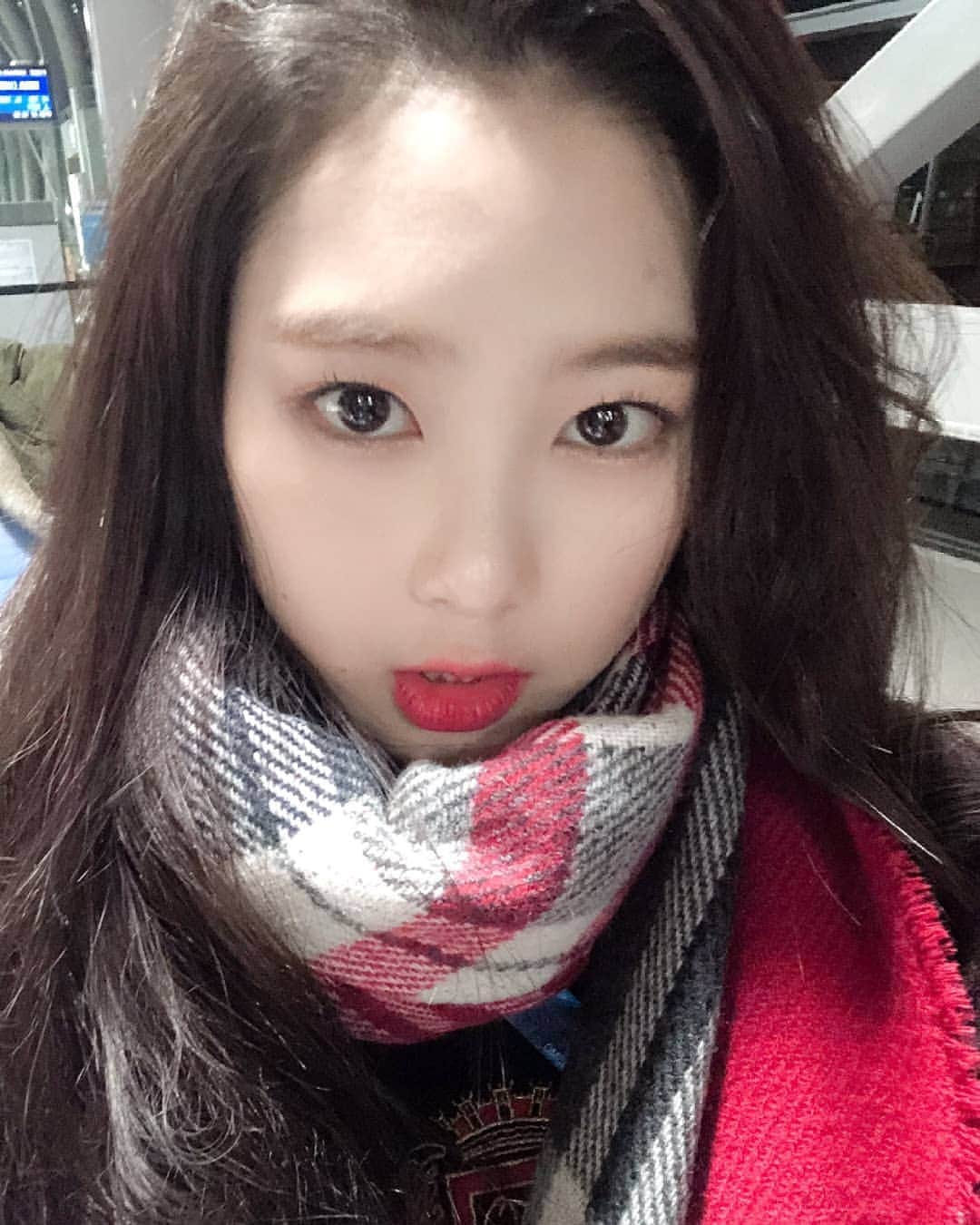 ジホのインスタグラム：「Oh My Girl - Fancafe update 190113 - 오마이걸 ~ Jiho ~ 지호 (© Oh My Girl) . .  #jiho #kimjiho #hyojung #mimi #yooa #seunghee #binnie #arin #ohmygirl #omg #wment #miracle #ThankYouJinE #Rememberme #지호 #김지호 #효정 #미미 #유아 #승희 #비니 #아린 #미라클 #오마이걸 #불꽃놀이」
