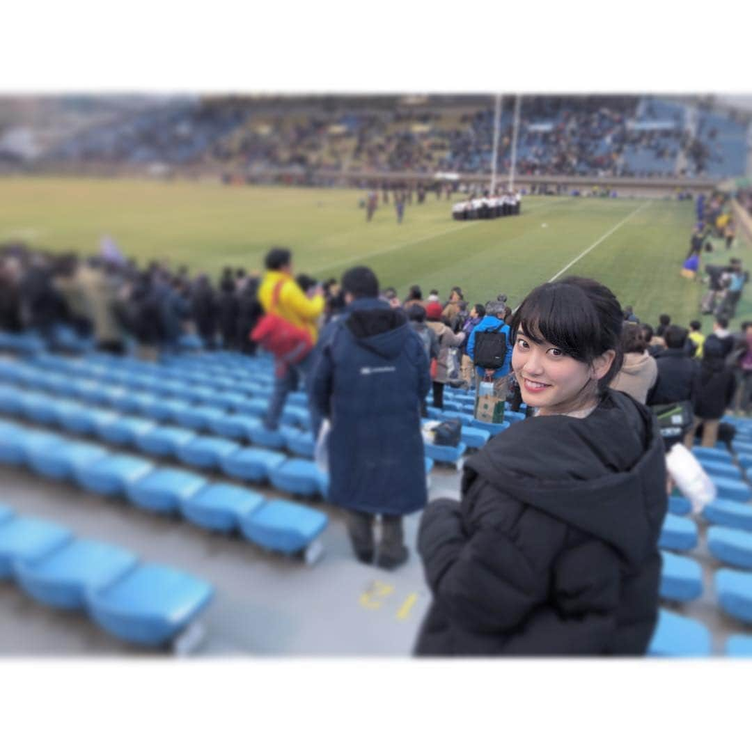 山崎紘菜さんのインスタグラム写真 - (山崎紘菜Instagram)「. Thank you, my sis❤︎ #大学ラグビー選手権決勝 #この間行ってきました #明治大学さんおめでとうございます #トップリーグは来週最後の試合ですよ〜 #このアウターはラグナです」1月14日 23時22分 - hirona_yamazaki