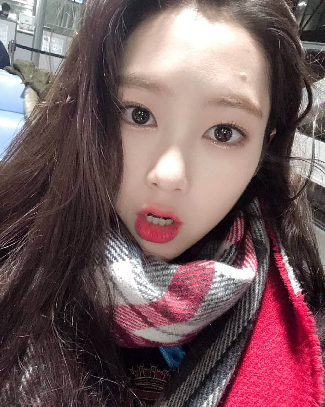 ジホさんのインスタグラム写真 - (ジホInstagram)「Oh My Girl - Fancafe update 190113 - 오마이걸 ~ Jiho ~ 지호 (© Oh My Girl) . .  #jiho #kimjiho #hyojung #mimi #yooa #seunghee #binnie #arin #ohmygirl #omg #wment #miracle #ThankYouJinE #Rememberme #지호 #김지호 #효정 #미미 #유아 #승희 #비니 #아린 #미라클 #오마이걸 #불꽃놀이」1月14日 23時22分 - ohmyjiho_daily