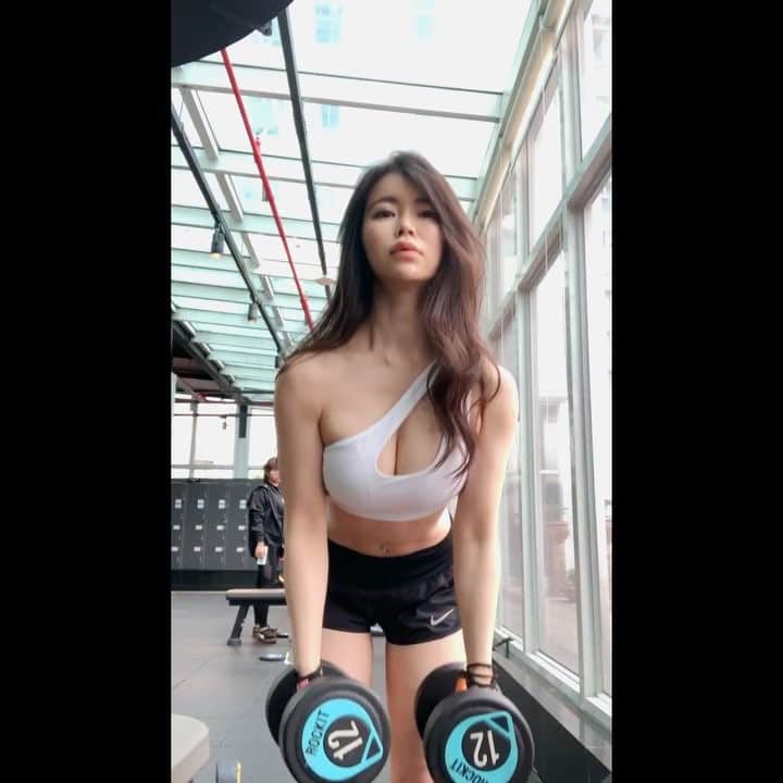 渋谷ゆりのインスタグラム：「筋トレしてる？♡你在健身嗎？♡Do u workout ?♡ #筋トレ #backworkout  #gym #健身房 #ジム #motivation #fitness #workout  #japanese #japanesegirl #model #diet #健身 #運動 #減肥 #ダイエット #筋トレ女子 #减肥 #shanghai #china #上海 #中国 #バストアップ #腹筋女子 #腹筋 #abs #肌肉」