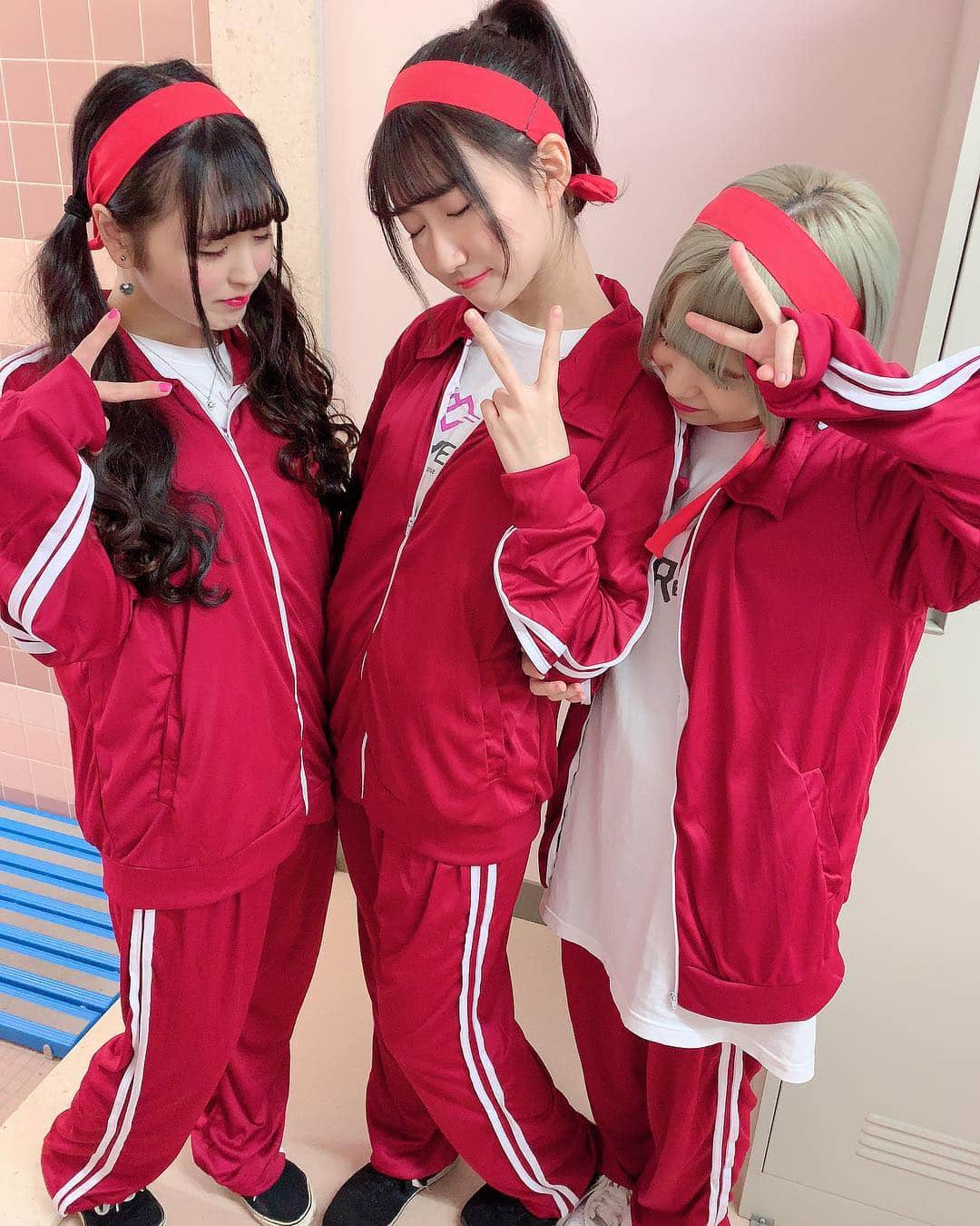 葉月美愛さんのインスタグラム写真 - (葉月美愛Instagram)「・ ・ ・ 運動会すっごい楽しかった.｡◦♡‬ 負けちゃったけど 気持ちは優勝っ！！ ・ れいちゃんののちゃん 成人おめでとう🍸🍸💕 ・ #アイドル運動会 #赤組 #ジャージ #LOVEReS #楽しかった  #次は優勝しようね( ･ᴗ･ )⚐⚑ #成人おめでとう #みゃあすたぐらむ🐰💞」1月15日 0時03分 - hazuki_mia
