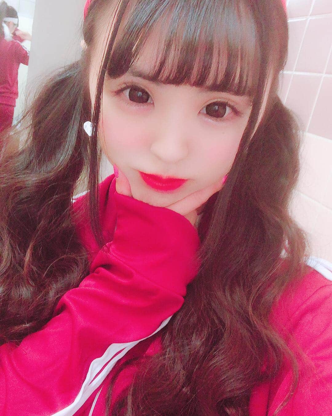 葉月美愛さんのインスタグラム写真 - (葉月美愛Instagram)「・ ・ ・ 運動会すっごい楽しかった.｡◦♡‬ 負けちゃったけど 気持ちは優勝っ！！ ・ れいちゃんののちゃん 成人おめでとう🍸🍸💕 ・ #アイドル運動会 #赤組 #ジャージ #LOVEReS #楽しかった  #次は優勝しようね( ･ᴗ･ )⚐⚑ #成人おめでとう #みゃあすたぐらむ🐰💞」1月15日 0時03分 - hazuki_mia