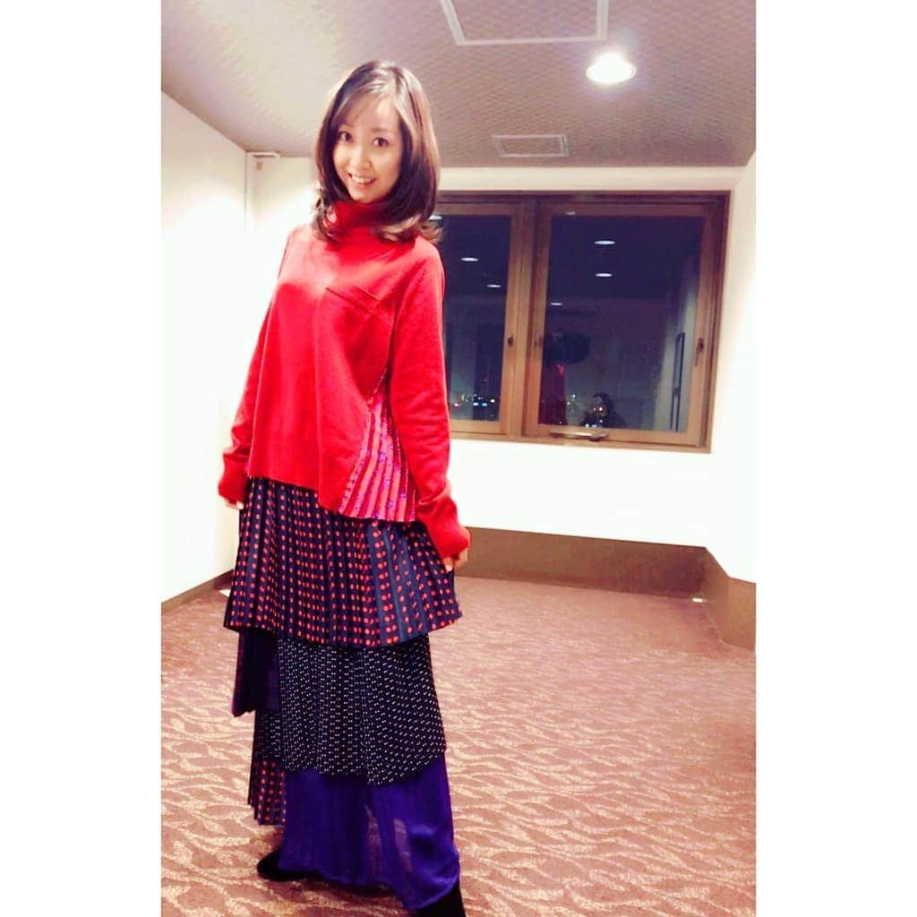 黒川智花さんのインスタグラム写真 - (黒川智花Instagram)「. 今日は稽古休みで、バラエティの収録へ行ってきました😙✨ ヒラヒラが可愛い😍👗 ▫️ #衣装 #またお知らせします📢」1月15日 0時07分 - tomoka_kurokawa_official