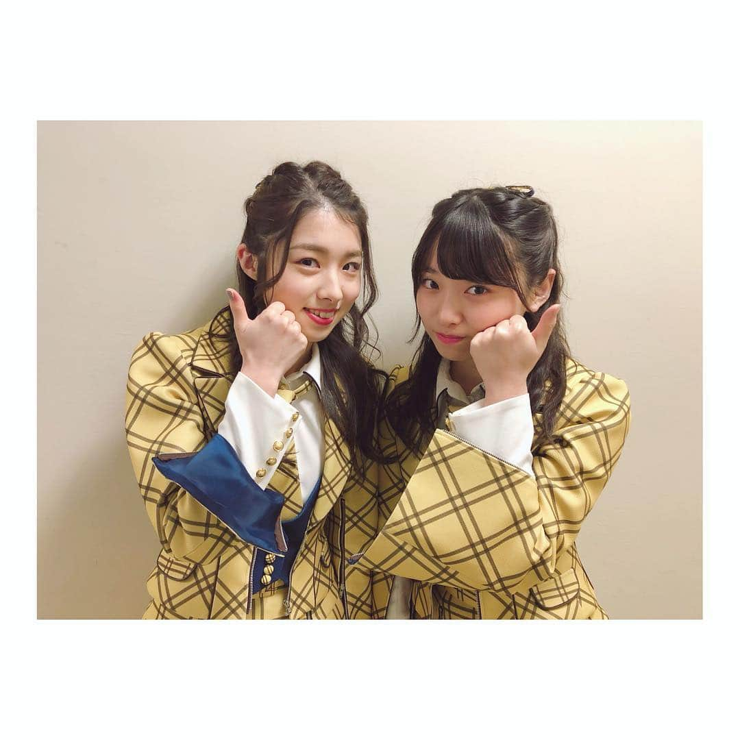 岩立沙穂さんのインスタグラム写真 - (岩立沙穂Instagram)「👭 . 今日、さとねと髪型がお揃いでした♪ 前から見ると分かりにくいけど、 後ろ姿だと良い感じじゃない☺️？ 誰かと一緒の髪型とか久々〜💓 . #握手会ありがとうございました #さとねとレーンも一緒でした #2人の雰囲気似てるって言われた #一応言っておくと9歳差です😇 #チームBの可愛い妹💙 #ヘアアレンジ #hairstyles #AKB48」1月15日 0時40分 - saho_iwatate104