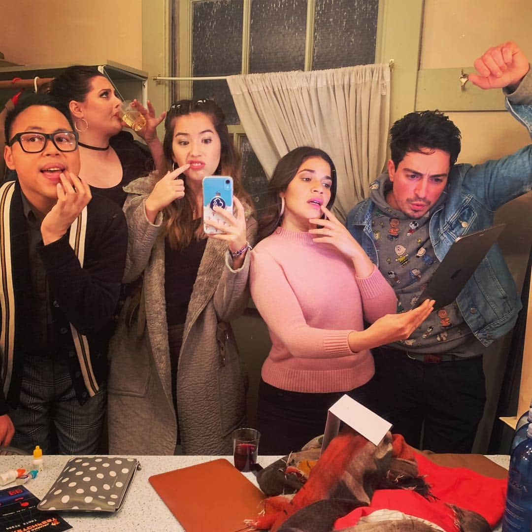 アメリカ・フェレーラさんのインスタグラム写真 - (アメリカ・フェレーラInstagram)「Actors prepare.  We had an AMAZING time at @sf_sketchfest this weekend doing a reading of the @nbcsuperstore pilot to a packed house at the @castrotheatre - so energizing and invigorating to feel the love for Superstore from you awesome fans!! Today we are back at work finishing up Season 4! I feel insanely lucky to be on this show with this uber-talented cast, bomb-ass writers, and wonderful crew. I never take a single day of it for granted.」1月15日 1時11分 - americaferrera