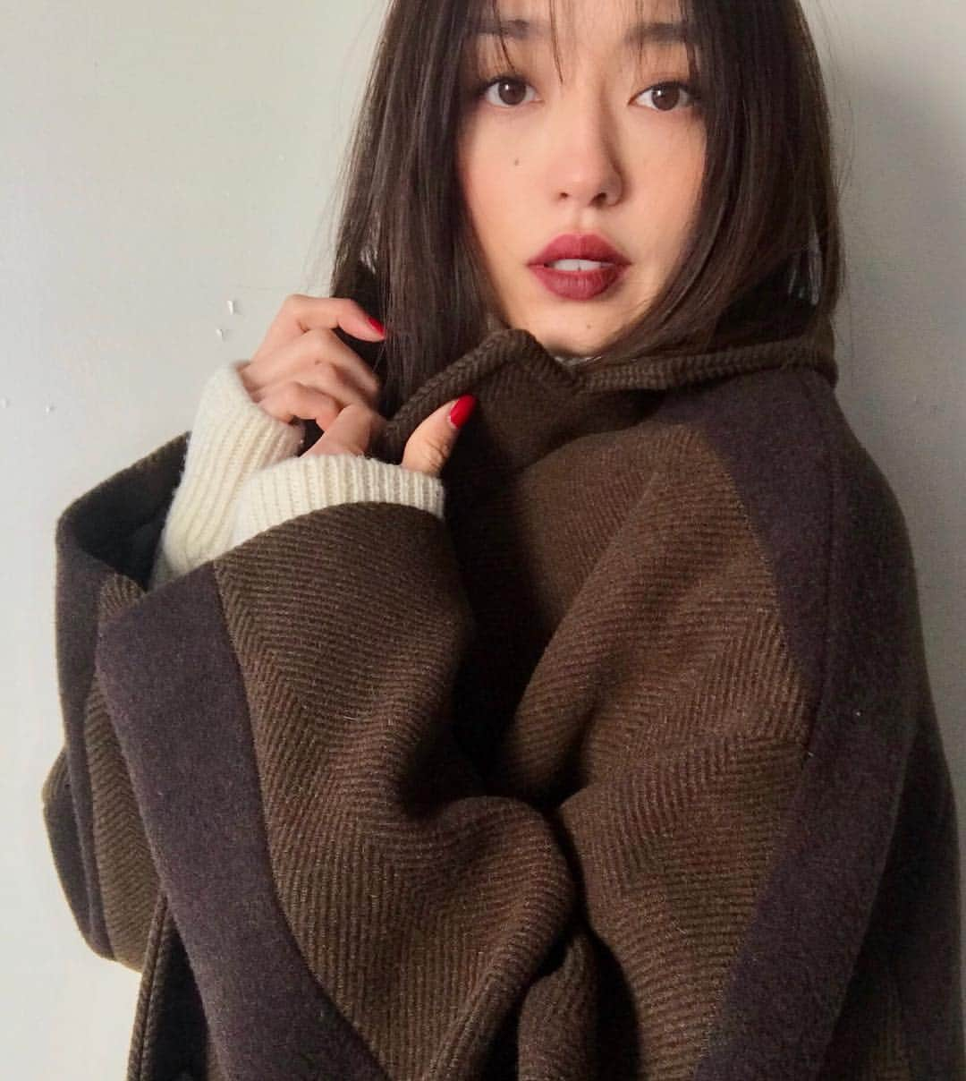 松島花さんのインスタグラム写真 - (松島花Instagram)「: ❄️Outfit❄️ 久しぶりの私服☃️ ラストフィービーのセリーヌで この冬買ったコート😊🧡 : Coat&Bag:CELINE Knit:SAINT LAURENT Denim: RE/DONE Boots:ISABEL MARANT #outfit #ootd #hanaoutfit #fashion  #celine #classicbox #coat #bag #denim  #花私服 #私服 #デニム」1月15日 11時27分 - hana_matsushima_official