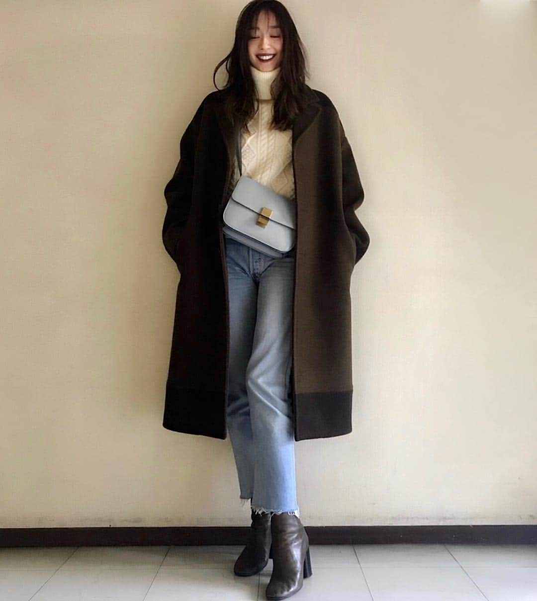 松島花さんのインスタグラム写真 - (松島花Instagram)「: ❄️Outfit❄️ 久しぶりの私服☃️ ラストフィービーのセリーヌで この冬買ったコート😊🧡 : Coat&Bag:CELINE Knit:SAINT LAURENT Denim: RE/DONE Boots:ISABEL MARANT #outfit #ootd #hanaoutfit #fashion  #celine #classicbox #coat #bag #denim  #花私服 #私服 #デニム」1月15日 11時27分 - hana_matsushima_official