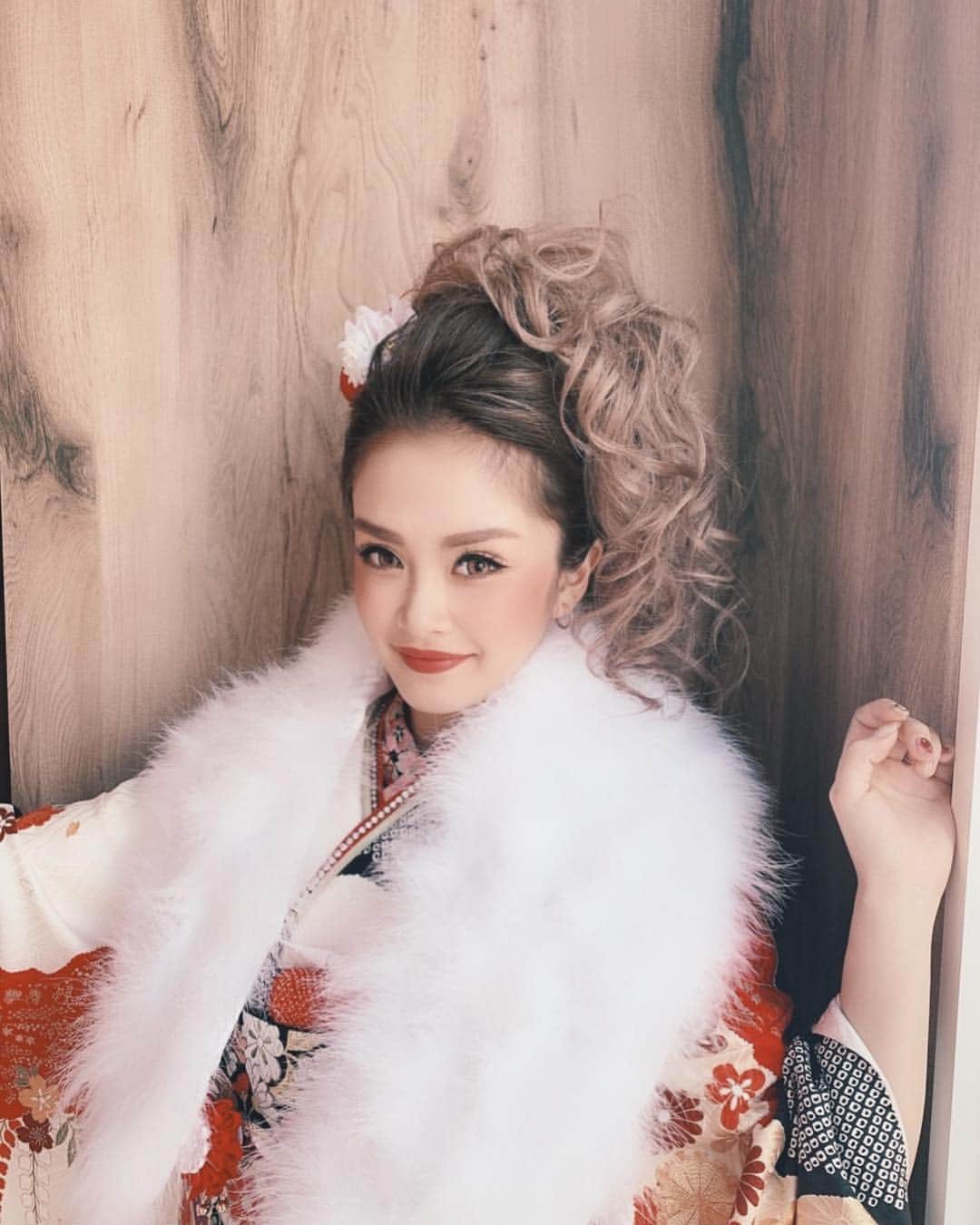 加藤美佳さんのインスタグラム写真 加藤美佳instagram てことで 成人式は 前撮りと逆で盛り髪にしました 成人式当日も下目の清楚系で行こうと思ったんだけど 最後くらいギャル盛りやりたい と前日に思い急遽upで オールバックにして スッキリ 意外と