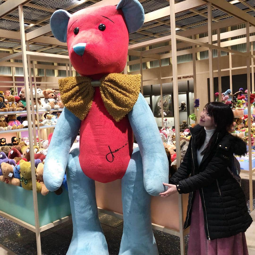 尻無浜冴美のインスタグラム：「旦那っちとの弾丸、韓国一泊旅🇰🇷 短かったけど良い気分転換ができて、ずっと楽しかった♪カジノで勝てたし👍笑 #パラダイスシティ がさらに進化してて1日中いて飽きない！！時間足りない💓 韓国でしか手に入らない、全て手作りテディベアのお店が可愛かった😍✨ #ジョアンテディベア  #joanneteddybear  #paradisecity  #plaza  #テディベア  #ぬいぐるみ  #テディベア作り  #韓国旅行  #夫婦旅行  #korea  #trip  #casino」