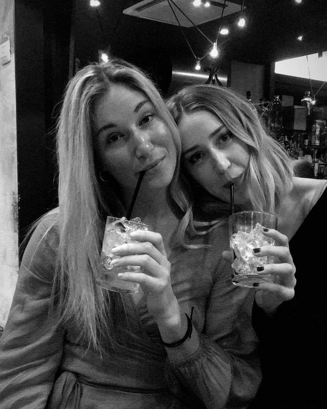 のインスタグラム：「👯‍♀️」