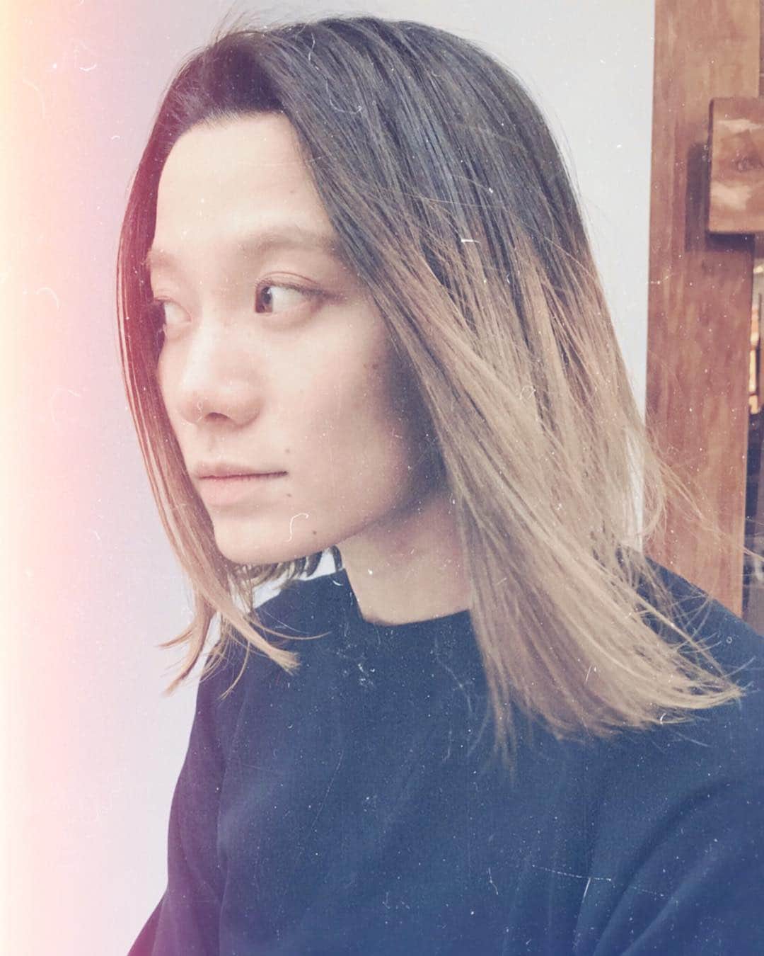 平山奈美のインスタグラム：「. 👩🏻→👩🏼 @the__remmy__tokyo  @takakiryo . 🗼→🐻 2019.01.15~ 熊本の皆さん沢山遊んでください。 . #グラデーションカラー #ボブ #ブリーチ #外ハネ #里帰り出産 #東京 #熊本 #new #me #colour #change #hair #haircolor #graduation #bleach #thankyou #bye #tokyo #kumamoto #maternity」