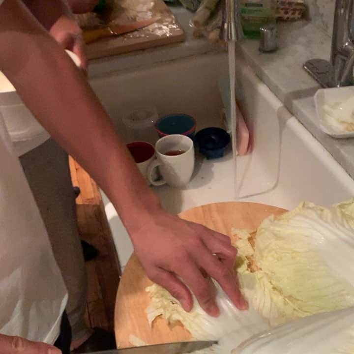村上宗隆のインスタグラム：「🥬🥬🥬🥬🥬🥬🥬🥬 #cooking #上田シェフ #宮本シェフ」