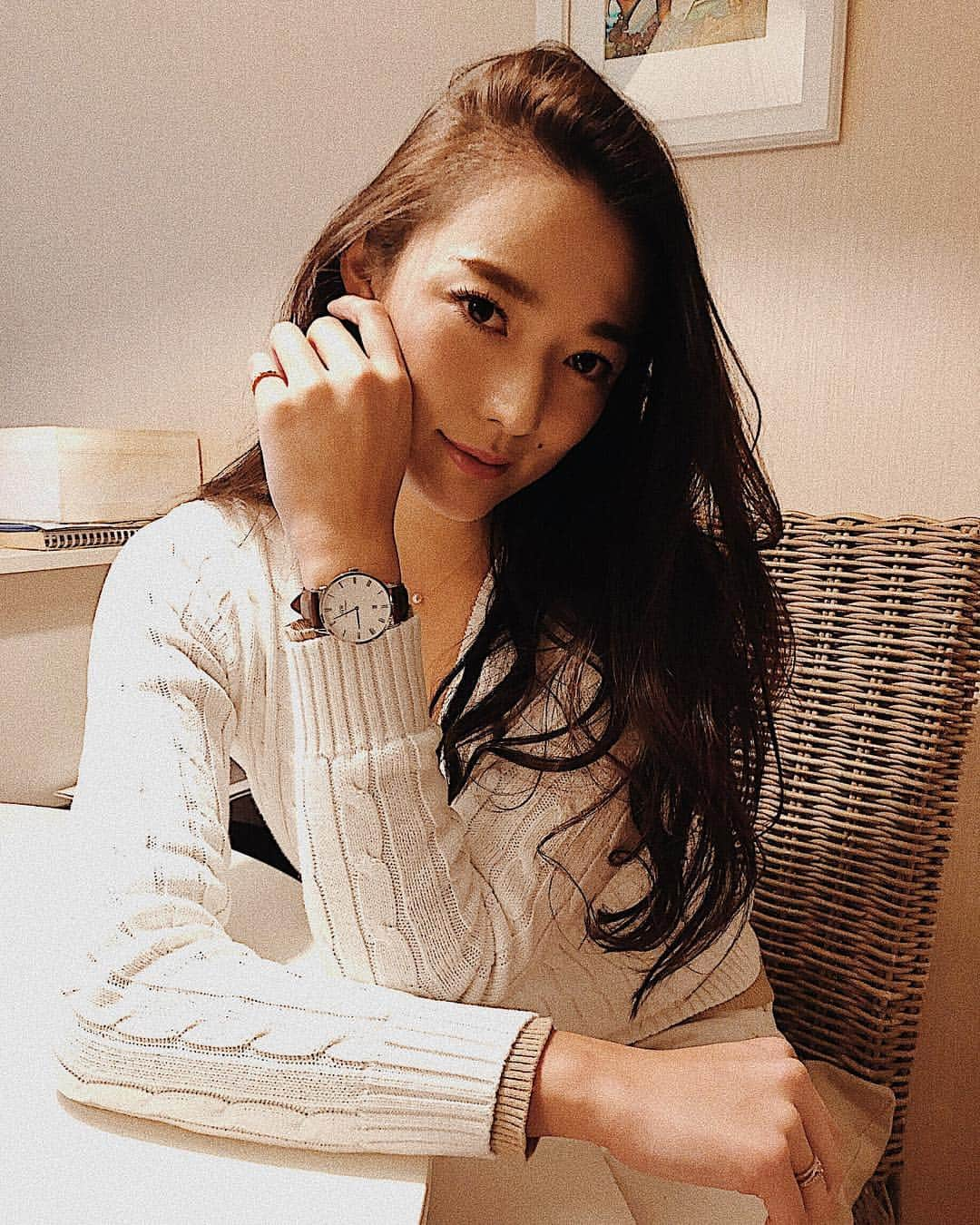 結子さんのインスタグラム写真 - (結子Instagram)「普段からシンプルな格好が好きで、そんな中に @danielwellington  のクラシカルな時計で、いつもの服もワンランクアップ🧡 .  白も持ってるからこれでまたバリエーションが増えて嬉しい❤️ . 今なら 15%OFFクーポンコードを配付中みたいです❣️：yuikoa19 （全商品使用可） こちらのコードの有効期限は2019年2月28日まで❣️ 2019年1月4日～1月14日、ダニエル ウェリントン2019年新春限定キャンペーン！！ ⇩⇩ ・日本全国送料・返送料無料 ・15％OFFクーポンコードと併用可能 URL→ www.danielwellington.com/jp ・Classy＆Dapperシリーズ全品30％OFF . #danielwellington#watch#style#girlsstyle#ootd#coodinate #ダニエルウェリントン#時計#私服」1月15日 21時06分 - yuiko_yyy