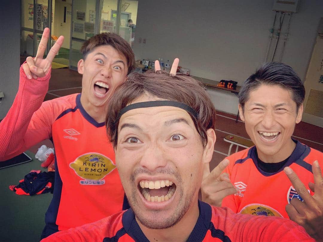 FC東京オフィシャルグッズさんのインスタグラム写真 - (FC東京オフィシャルグッズInstagram)「📸 🔵キャンプ企画🔴 #沖縄国頭キャンプ 2日目の #bestphoto は、 #東慶悟 選手が撮影してくれた #bestphoto です❗️✨🙌 なんか…全体的に圧が凄いです。🤣🤣 @kosuke_ota_official  @fctokyoofficial  #太田宏介 #丹羽大輝 #沖縄 #国頭村  #キャンプ  #FC東京  #fctokyo  #tokyo  #サッカー #Jリーグ #okinawa  #camp  #bestphoto」1月15日 21時15分 - fctokyoofficial