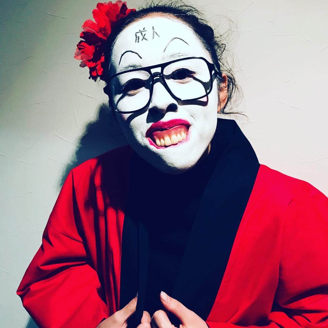 堀田さんちの真由さん。（堀田真由）のインスタグラム：「堀田真由 成人の儀を無事終了致しました。 #堀田真由  #くっきー  さん #ありがとうございました  #きゃないきゃないやるっきゃない」