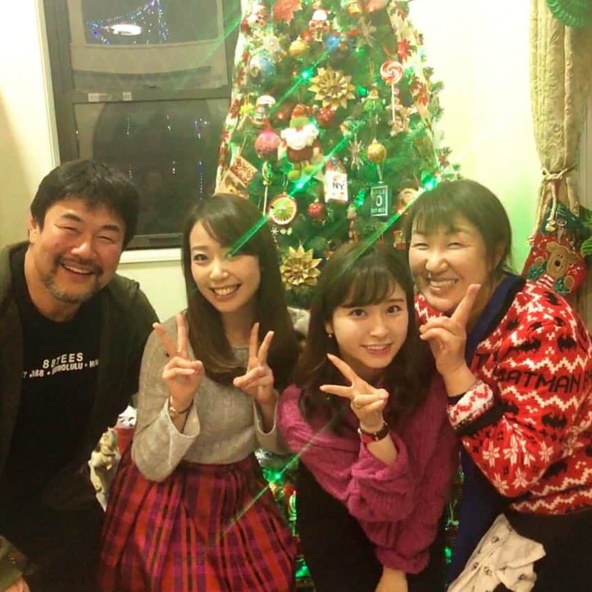 のインスタグラム：「去年の話ですが… 北斗晶さんのクリスマスパーティーに、角谷アナとお邪魔させて頂きました♡ (というか、角谷に完全に便乗しました笑) . いつも笑顔で優しくて、愛に溢れている北斗さん✨ だから集まる方々も素敵な方ばっかりー‼︎ 健介さんの笑顔にも癒され、美味しいお食事にお腹も満たされ😋 たくさんの幸せを頂いてあったかーい気持ちで帰って来ました🍀 . そんな北斗晶さんもご出演されている、今日の「ありえへん∞世界」 今日も衝撃映像、可愛い映像が満載ですっ💕 さらに北斗さんが、誰も知らなかった新常識を披露してくださっていますっ✨ 夜6:55から。 ご覧くださいねっ✨ #北斗晶 さん #佐々木健介 さん 素敵すぎるご夫婦💕 #クリスマスパーティー  #ありえへん世界 #関ジャニ #新常識 #衝撃映像  #真木よう子 さん #高橋英樹 さん」