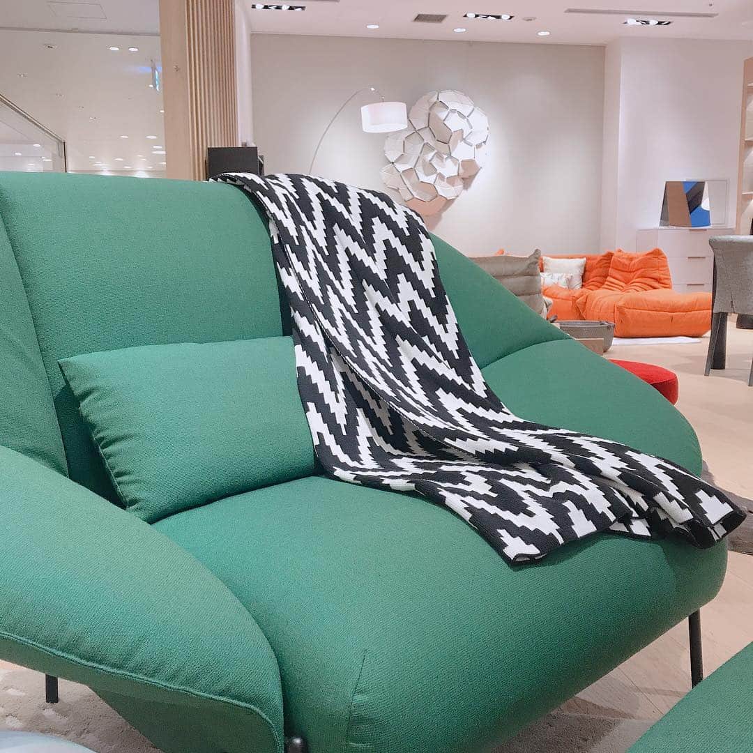 ligne roset shopのグルメインスタ