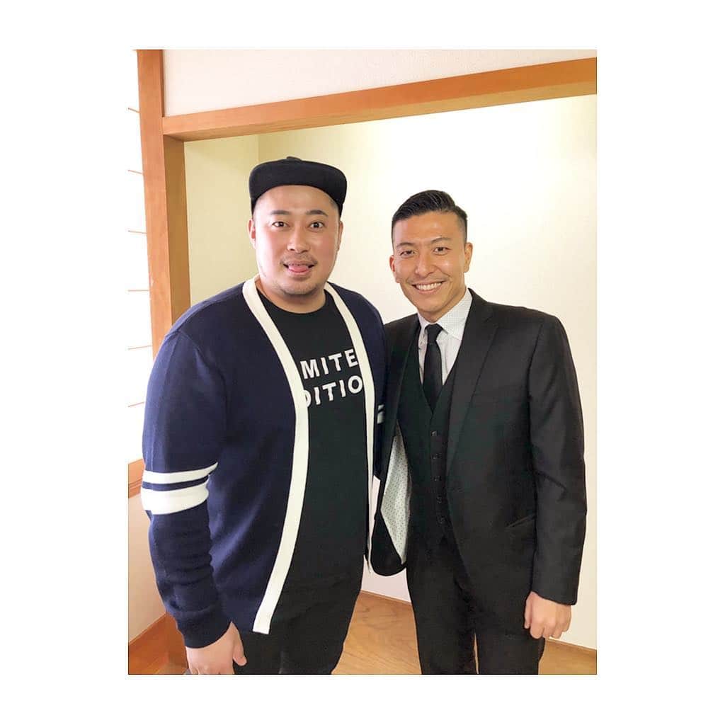 寺内健のインスタグラム：「元競泳選手で親戚のリョウ🏊‍♂️当時よりだいぶ大きくなったけど10年以上ぶりに会えた。 #diving #swimming #殿本亮 #平泳ぎ #従兄弟」