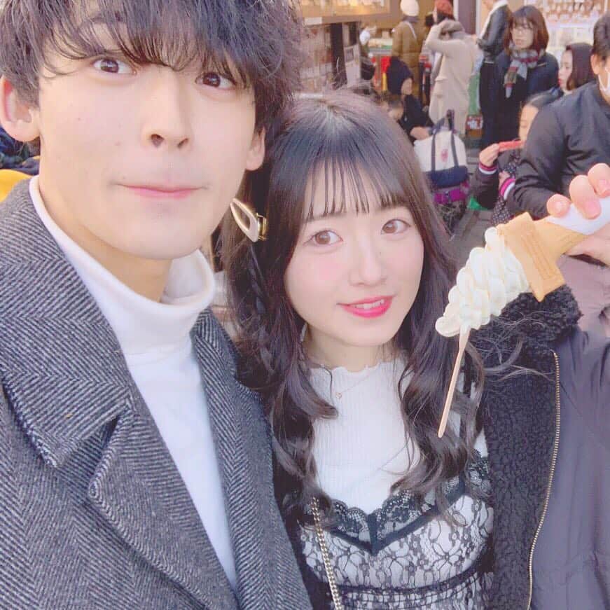 青木菜花のインスタグラム：「.﻿ .﻿ 😳🍦？！！！笑﻿ ﻿ さあ、このアイスは何味でしょう！！！﻿ この三連休で京都も観光してきたよ〜〜🍵♡﻿ .﻿ . #なのかじ #京都 #嵐山 #逆さにしても #落ちない #ソフトクリーム #カップルフォト #instagood #instalike #l4l」