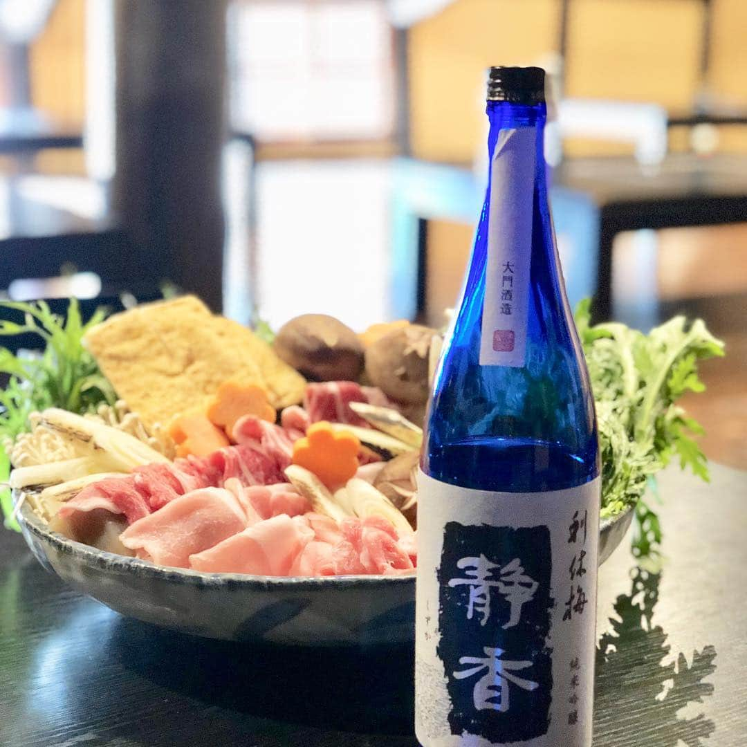 緑川静香さんのインスタグラム写真 - (緑川静香Instagram)「【日本酒録】  大門酒造@大阪 利休梅 静香 純米吟醸  兵庫県産山田錦を100%使ったシャープな味わいのお酒。  やっと出逢えました。ずっと逢いたかった、私の分身。どんな食事にもマッチする万能さ、私もそれを目指すよ、しずかさんっ。  #しーたん日本酒録 #日本酒録 #日本酒 #日本酒女子 #大門酒造 #大阪 #利休梅 #静香 #純米吟醸 #兵庫県産山田錦 #山田錦  #大門酒造さん行ってきました #こんな運命いくしかない #お酒の飲み比べもさせて頂き #蔵見学ももちろん #たくさんのお話を聞かせて頂きました #私も日本酒への愛を語り #静香に出逢えた感動で涙が止まりませんでした #途中嬉しすぎてブレてる笑 #逢いに行けてよかった #幸せでした #酒粕鍋美味しかったなぁ #また行きますね #静香呑んでみてください」1月15日 19時34分 - midorikawa_shizuka