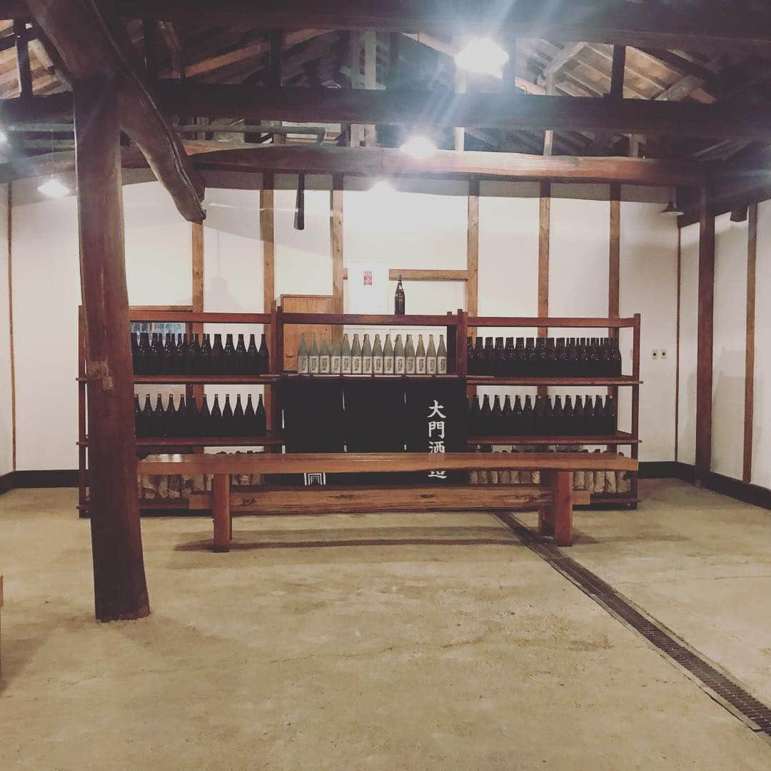 緑川静香さんのインスタグラム写真 - (緑川静香Instagram)「【日本酒録】  大門酒造@大阪 利休梅 静香 純米吟醸  兵庫県産山田錦を100%使ったシャープな味わいのお酒。  やっと出逢えました。ずっと逢いたかった、私の分身。どんな食事にもマッチする万能さ、私もそれを目指すよ、しずかさんっ。  #しーたん日本酒録 #日本酒録 #日本酒 #日本酒女子 #大門酒造 #大阪 #利休梅 #静香 #純米吟醸 #兵庫県産山田錦 #山田錦  #大門酒造さん行ってきました #こんな運命いくしかない #お酒の飲み比べもさせて頂き #蔵見学ももちろん #たくさんのお話を聞かせて頂きました #私も日本酒への愛を語り #静香に出逢えた感動で涙が止まりませんでした #途中嬉しすぎてブレてる笑 #逢いに行けてよかった #幸せでした #酒粕鍋美味しかったなぁ #また行きますね #静香呑んでみてください」1月15日 19時34分 - midorikawa_shizuka