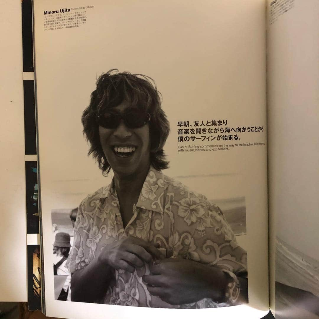 宇治田みのるさんのインスタグラム写真 - (宇治田みのるInstagram)「これはサーファーの写真集📷  Kelly Slater・Andy Irons・Rob Machado・Kalani Robb・Mark "Occy" Occhilupo・Shane Dorian・Tom Caroll・Mark Richards・Tom Curren・Joel Tudor・Nat Young・Buffalo Keaulana・添田博道さん・奥田新志さん・奥田哲さん・久我孝男くん・脇田貴之くん・大野薫さん・池谷真一さんetc…  錚々たる面子の中に居る私。 家宝。一生の宝物。  #surf #surfer #surfing #photoalbum #millennium #surfmillennium」1月15日 20時00分 - djminoru.u