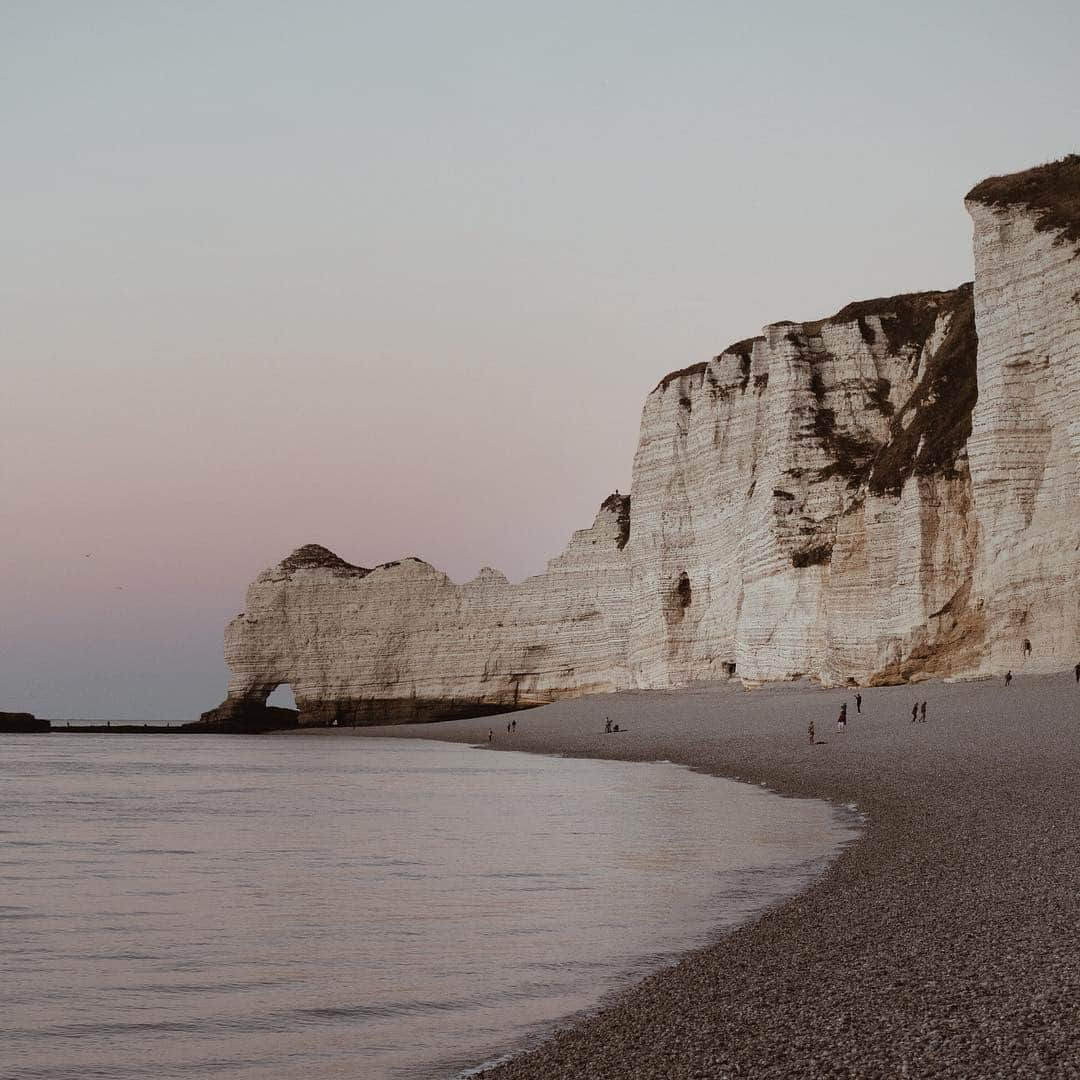 adamさんのインスタグラム写真 - (adamInstagram)「the beautiful falaises d’etretat cliffs in north france - taken with @olympusuk E-M10 mark III #neverstopthejourney #omdrevolution #olympus #omd」1月15日 22時11分 - adampartridge