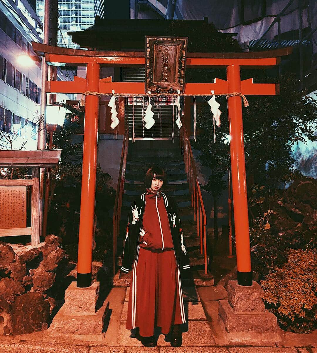 三嵜みさとさんのインスタグラム写真 - (三嵜みさとInstagram)「👹 #fashion #神社 #ジャージコーデ #ジャージ」1月15日 23時06分 - miiramisato