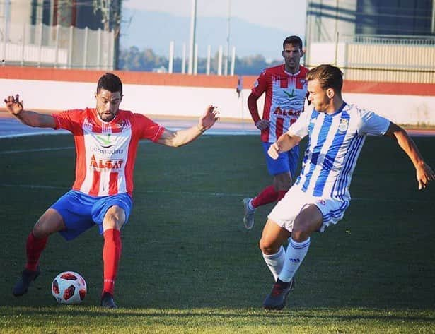 カルロス・カルボネルのインスタグラム：「Nueva semana, nuevo reto. 💪🏽⚪️🔵」