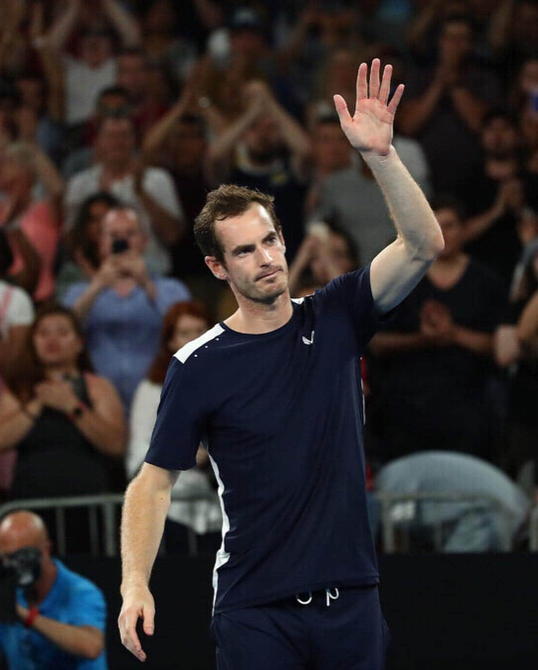 エリス・ガベルさんのインスタグラム写真 - (エリス・ガベルInstagram)「On the eve-side of an incredibly important  week for my Brits, I caught that Great British tennis hero @andymurray in his last singles match @australianopen . Cheers to your consistent application and resilience! I could find no better way to salut and show appreciation for countless matches I’ve stayed up stateside to watch you slug and drop shot that felt ball, watching from both sides of the Atlantic. Thank you for helping me celebrate it with the lovely gift of SWEET BERRY WINE! Raise a glass, and let the governing truly speak for the people!」1月16日 5時31分 - elyesgabel