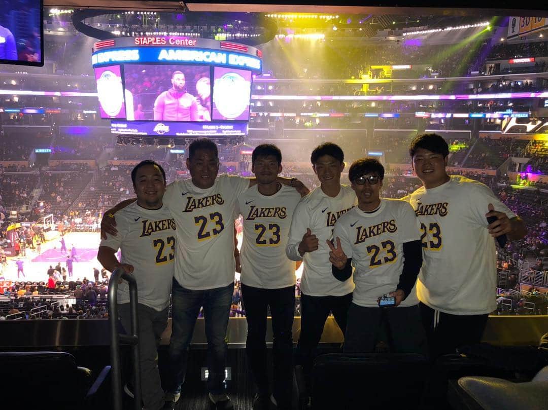 村上宗隆のインスタグラム：「🏀⛹️‍♂️🏀⛹️‍♂️🏀⛹️‍♂️🏀⛹️‍♂️ #レイカーズ #シカゴ #初観戦」