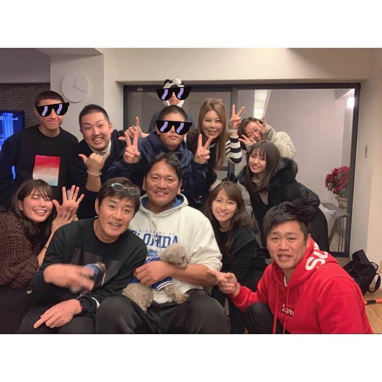 のインスタグラム：「今年の年越しは佐々木さんのお家にお世話になりました😊❤️ いつもお世話になりっぱなしですが今年もお世話になります💓💓💓 #佐々木ファミリー #素敵な家族 #年越しと同時くらいに寝てしまって #起きたら加奈子さんが年越しそばを作ってくれました😭❤️ #泣けました😭」