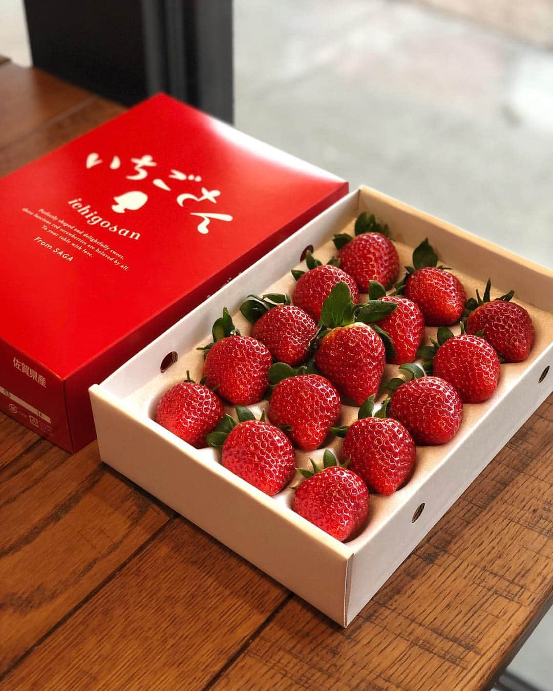 田中萌さんのインスタグラム写真 - (田中萌Instagram)「* 今朝のアベモニでは 佐賀県の新種のいちご🍓 「いちごさん」が食べられる 期間限定のカフェを紹介しました！  同じく取材に来ていた久冨さんと 赤いポンチョを着て写真撮影☺️ 外にはミニテントなどもあり 可愛い❣️が詰まっていました♪ . 「いちごさん」みずみずしくて とっても美味しかったです✨  イベントは1/19までやっています！  #glampingcafé153fromsaga #いちごさん #果汁たっぷり #佐賀 #いちご #カフェ #南青山 #いちご大好き #AbemaMorning #アベモニ #AbemaTV #久冨慶子 アナ #テレビ朝日 #アナウンサー #田中萌」1月16日 8時05分 - moetanaka_ex