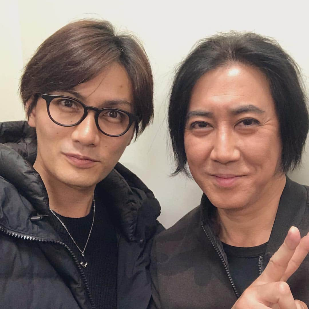 水谷あつしさんのインスタグラム写真 - (水谷あつしInstagram)「『画狂人 北斎』本日中日。﻿ 折り返しでございます。﻿ 一回一回を大切に新鮮に演じております。﻿ 是非、貴重な公演観に来て下さい！﻿ ﻿ 仲間たちが次々に観に来てくれています。﻿ ﻿ 大変幸せ。﻿ ﻿ 夜一公演の時は朝から『伊賀の花嫁その三』の稽古へ通っています。﻿ ﻿ ついに夏まゆみさんの振付が始まり、作品が出来上がりつつあります。﻿ ﻿ 2/11まで休日返上。﻿ ﻿ 頑張ります！﻿ ﻿ #画狂人北斎#伊賀の花嫁その三 #加藤和樹 くん#にわつとむ くん#橘ゆかり ちゃん#八十田勇一 さん#姜暢雄 くん#リュウシンヤ くん#めるも ちゃん#つちやかおり さん」1月16日 9時43分 - achao726