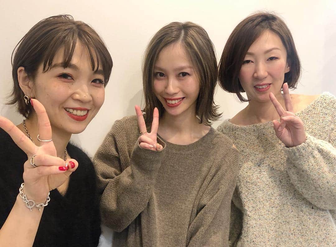 堀加奈子のインスタグラム：「三輪ちゃん😭✨✨ . 帰国前カラー🇯🇵✈︎✈︎✈︎🇩🇪 . 最低半年は帰って来ないからカラーはあと半年後だね😂💦 . 話したりないし😣寂しいけどまたいつでも待ってるよ💕💕💕 . ドイツ生活頑張ってね☺️またね . #germany🇩🇪 @asami_miwa #hair #haircolor #bob #ハイライト #belle #belle銀座5丁目店」