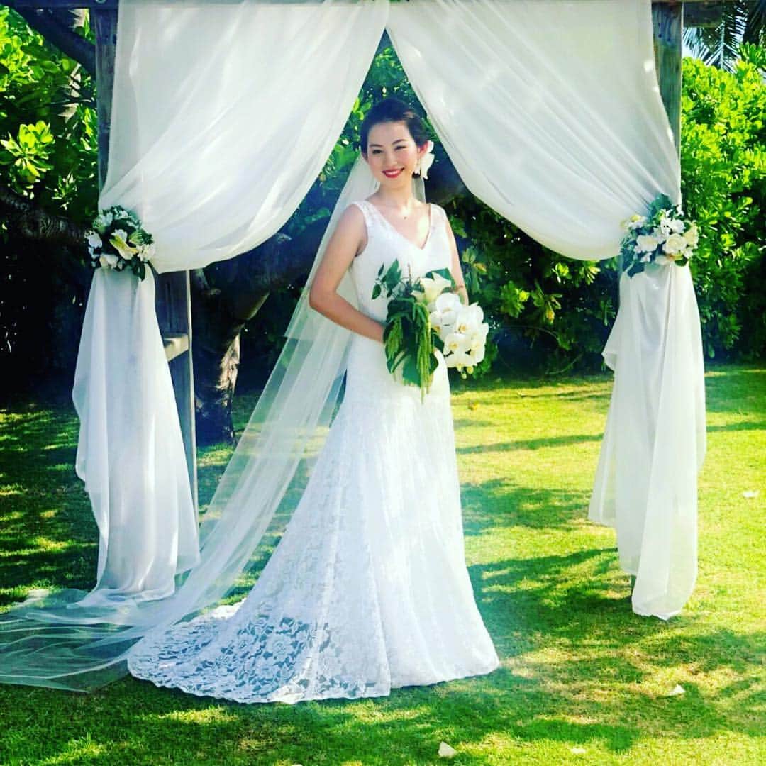 馬場彩月のインスタグラム：「Kaoru's Happy wedding💗💗💗 #bestie #wedding #beauty #綺麗すぎ #hawaii #aoha #ohana #私のドレスに謎のシミ #happliyeverafter #kahara #congrats」