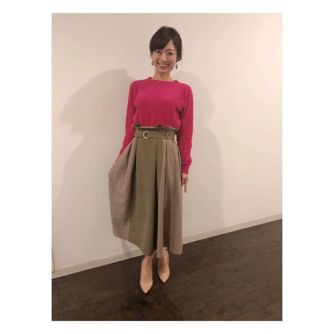 伊藤舞さんのインスタグラム写真 - (伊藤舞Instagram)「💐 1/11OA分の衣装です。 . tops＆skirt⇨#boujeloud . . #頑張るキミに花束を #💐 #先週に引き続き #今週も #ホノルルマラソン #完結します #よろしくお願いします #🏃‍♂️🏃‍♂️」1月16日 10時19分 - maiito_fbs