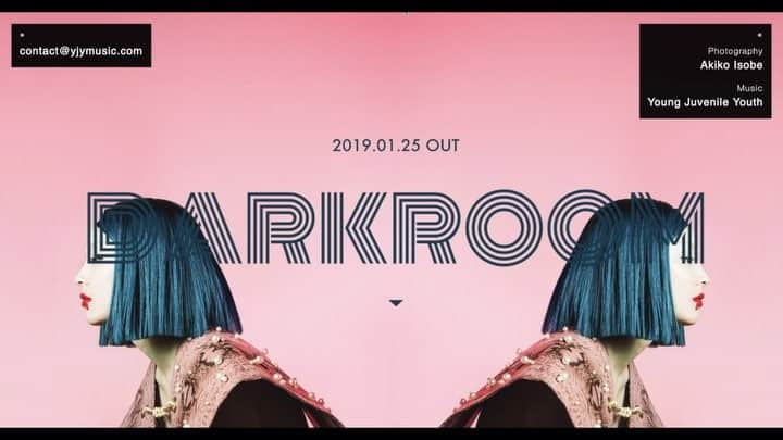 Young Juvenile Youthのインスタグラム：「3ヶ月連続Newシングルリリース決定!!! 第1弾目、「Darkroom」が1月25日金曜日に配信リリースされます🔥Turn your speakers on🔈 サビが日本語なのは初めてかも、、 音はいつも以上に気合入れて作ったので、お気に入りの音環境で浸ってもらいたいです。新年早々四つ打ちで飛ばしていくわよ♥️ 来週までティザーでどうぞ。 詳しくはwebsiteで🔗 yjymusic.com  I am happy to finally announce that YJY will be releasing digital singles for 3 consecutive months. We begin with “Darkroom” Jan 25th. Please check it out.  #darkroom #yjy #youngjuvenileyouth」